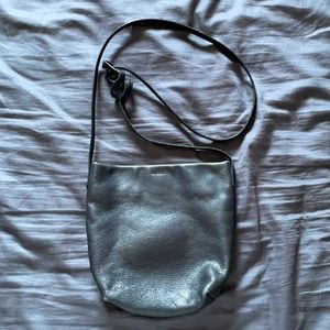 BAGGU navy crossbody bag